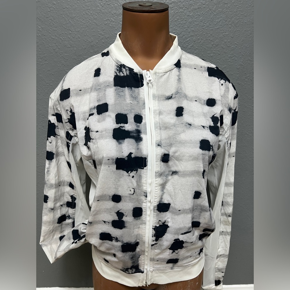 Lululemon Noir Jacket Black and White Zipper